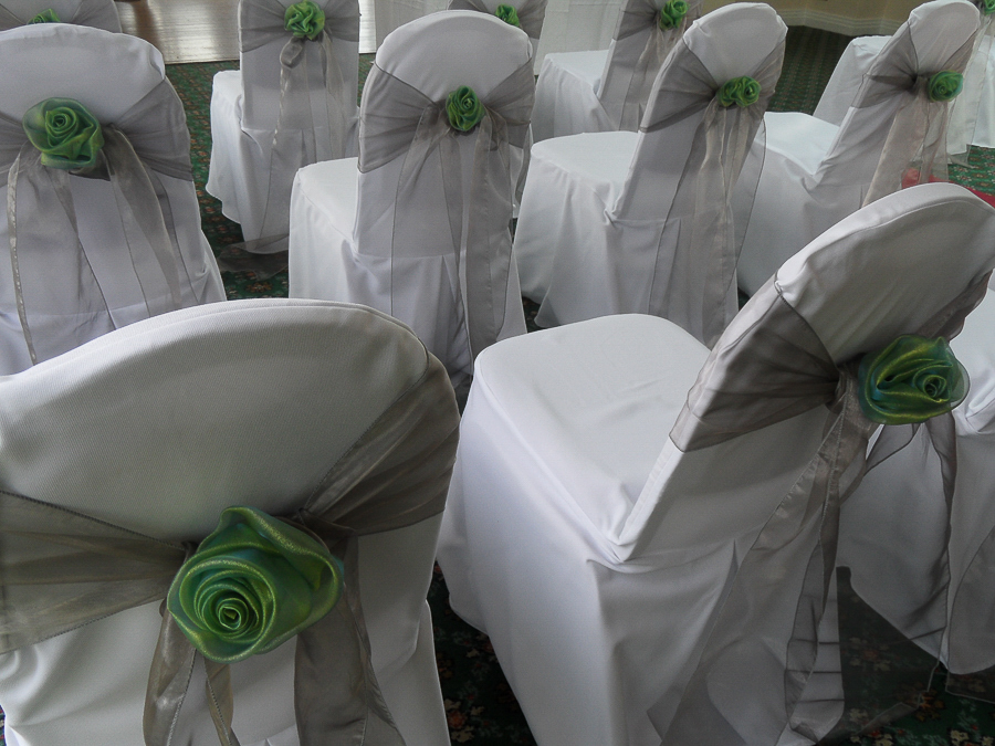 Green roses with silver details